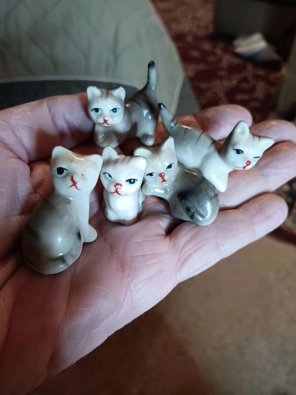 Lot of Vntg Miniature Porcelain Kittens (5)