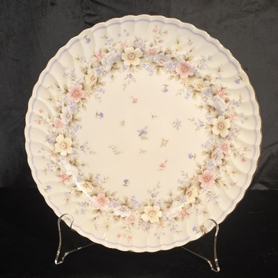 Pristine Grace Exceed Bon by Keito Japan Dinner Plate  Textured Floral  Gold Rim