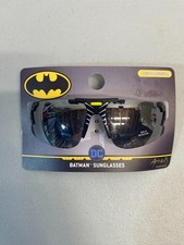 Batman DC Dark Knights Bat Signal Boys Kids 100 UV Shatter Resistant Sunglasses