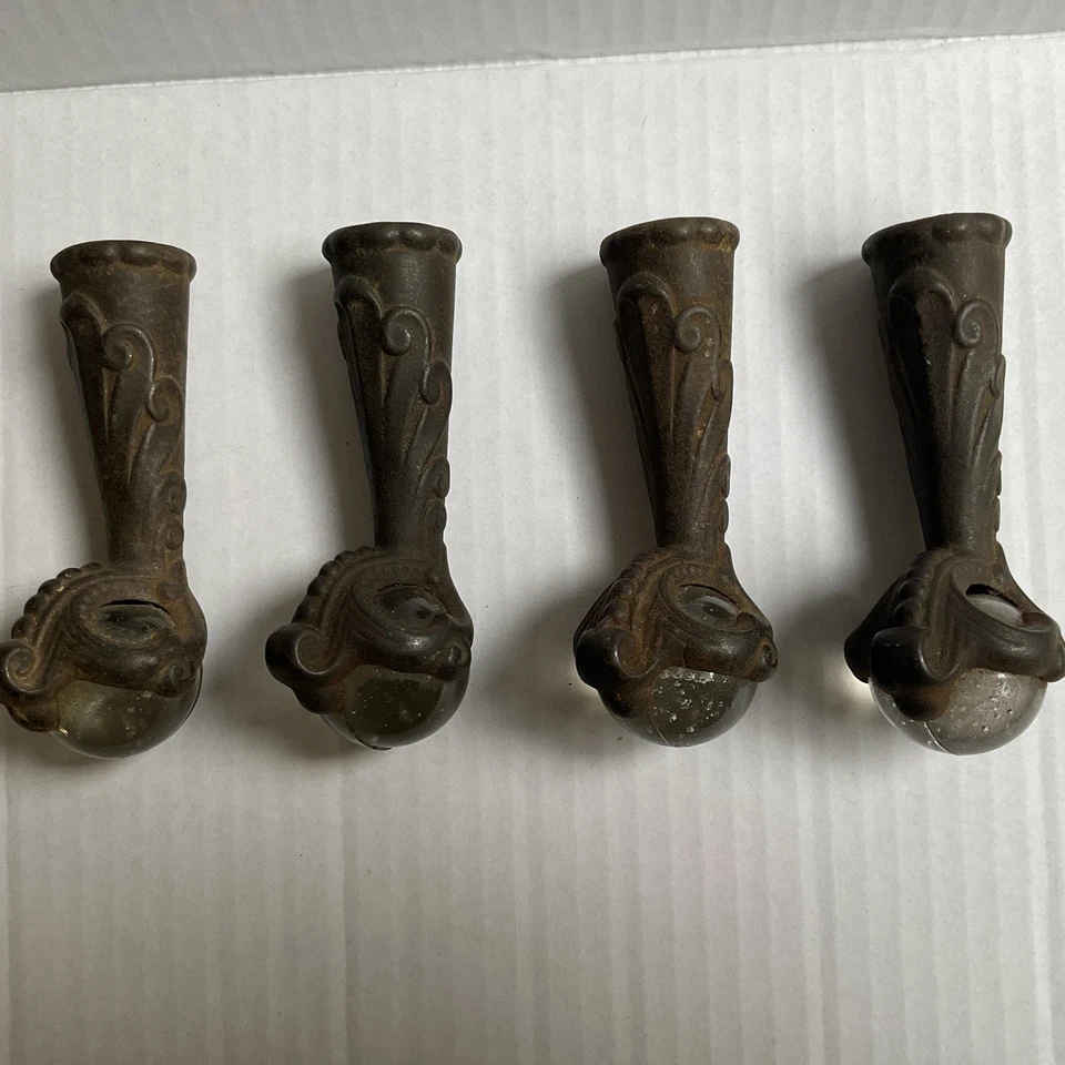 Lote/Juego de 4 patas de garra de bola de metal fundido antiguo y vidrio hecho a mano de 4 pulgadas Foto 2 de 4