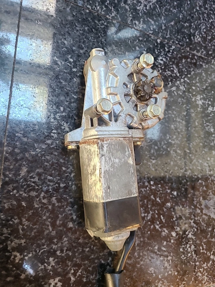 Мотор правого окна Mercedes 560SL Bosch 013082001 протестирован хорошо r107 450sl 380sl - Изображение 3 из 4