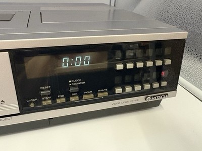 Hitachi VT-11E VHS Videorecorder Vintage Video Deck Silber Klassiker Retro