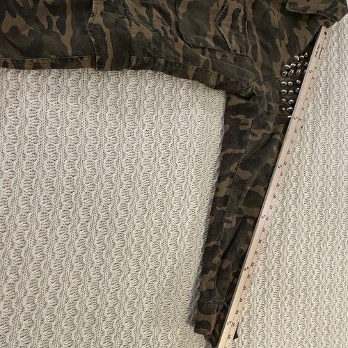 Chaqueta militar Grunge camuflada para mujer UNIF con tachuelas al hombro talla grande - Imagen 8 de 9