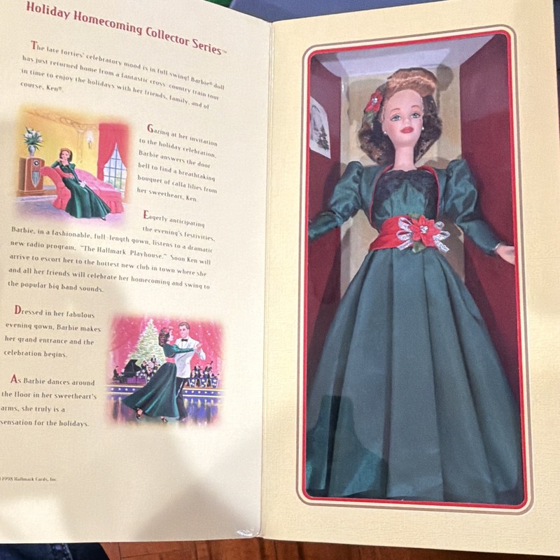 Hallmark Holiday Homecoming Collector Barbie Doll 1998 Christmas