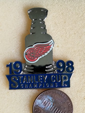 NHL Detroit Red Wings 1998 Stanley Cup Champions Pin Lord Stanley Trophy Vintage