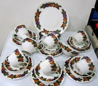 SCHÖNES, DORCHESTER, OBST DESIGN BONE CHINA 21-TEILIGES KOMPLETTES TEESERVICE, SEHR GUTER ZUSTAND
