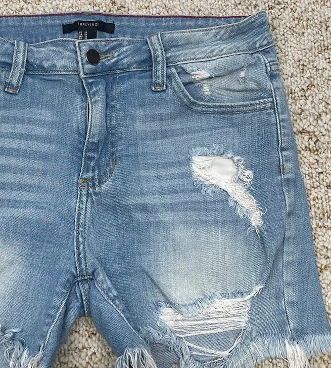 Pantalón corto de mezclilla Forever 21 para mujer talla 27 desgastado elástico tiro medio - cintura 30" Foto 3 de 4