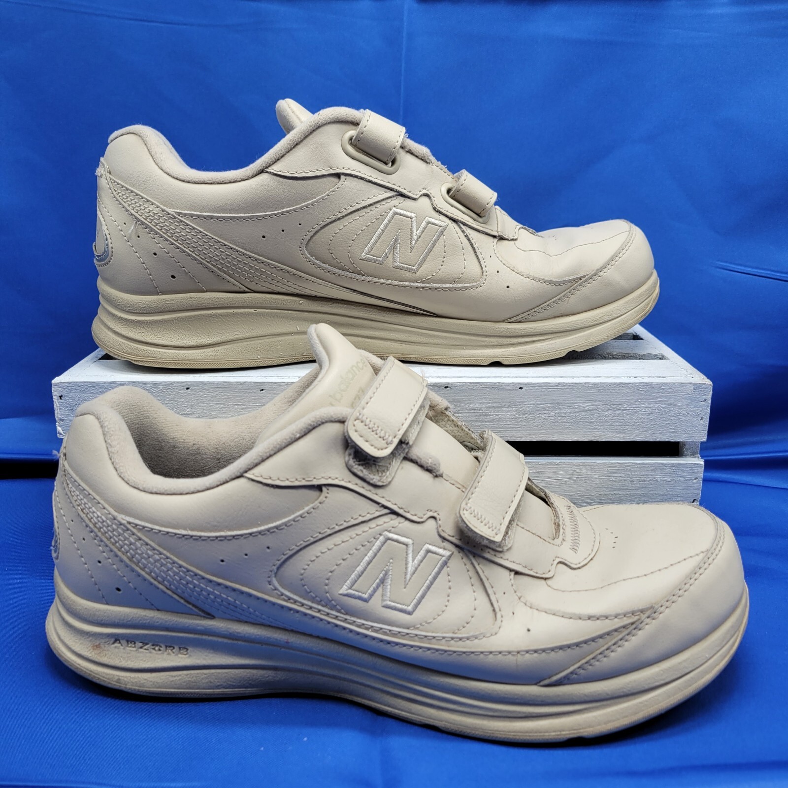 New Balance 577 Beige Leather Walking Shoe with Easy … Gem