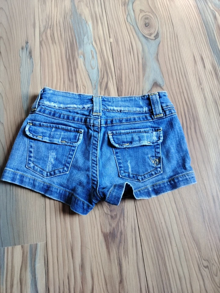 Pantalones Cortos Jean Vintage BEBE Denim Shorts Talla 26 Mujer Pantalones Cortos Jean Clásicos  Foto 3 de 4