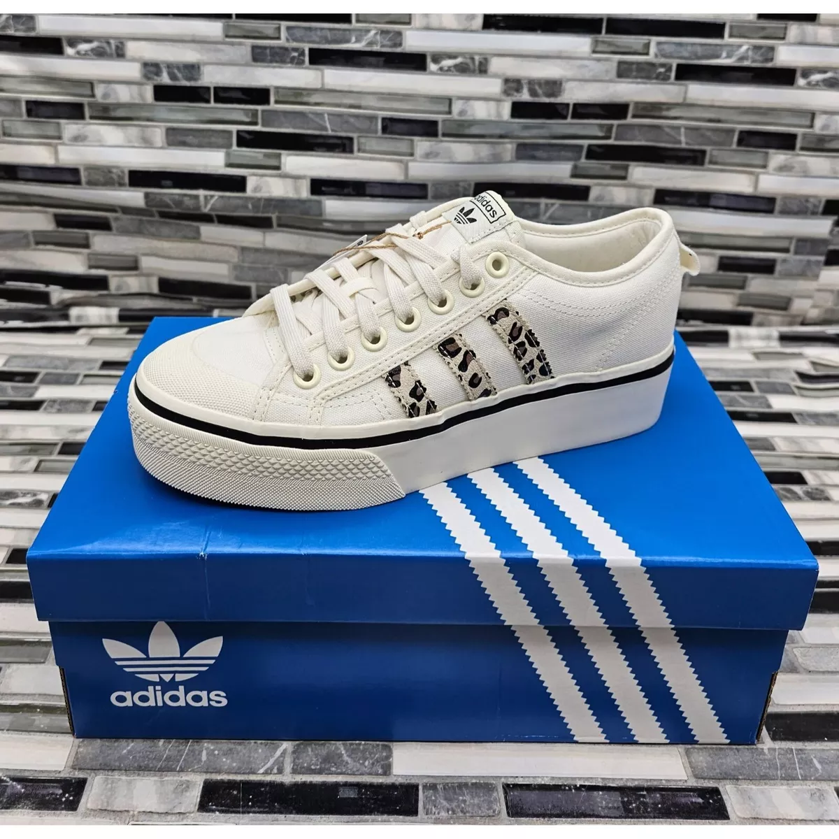 Adidas nizza off white blue sale