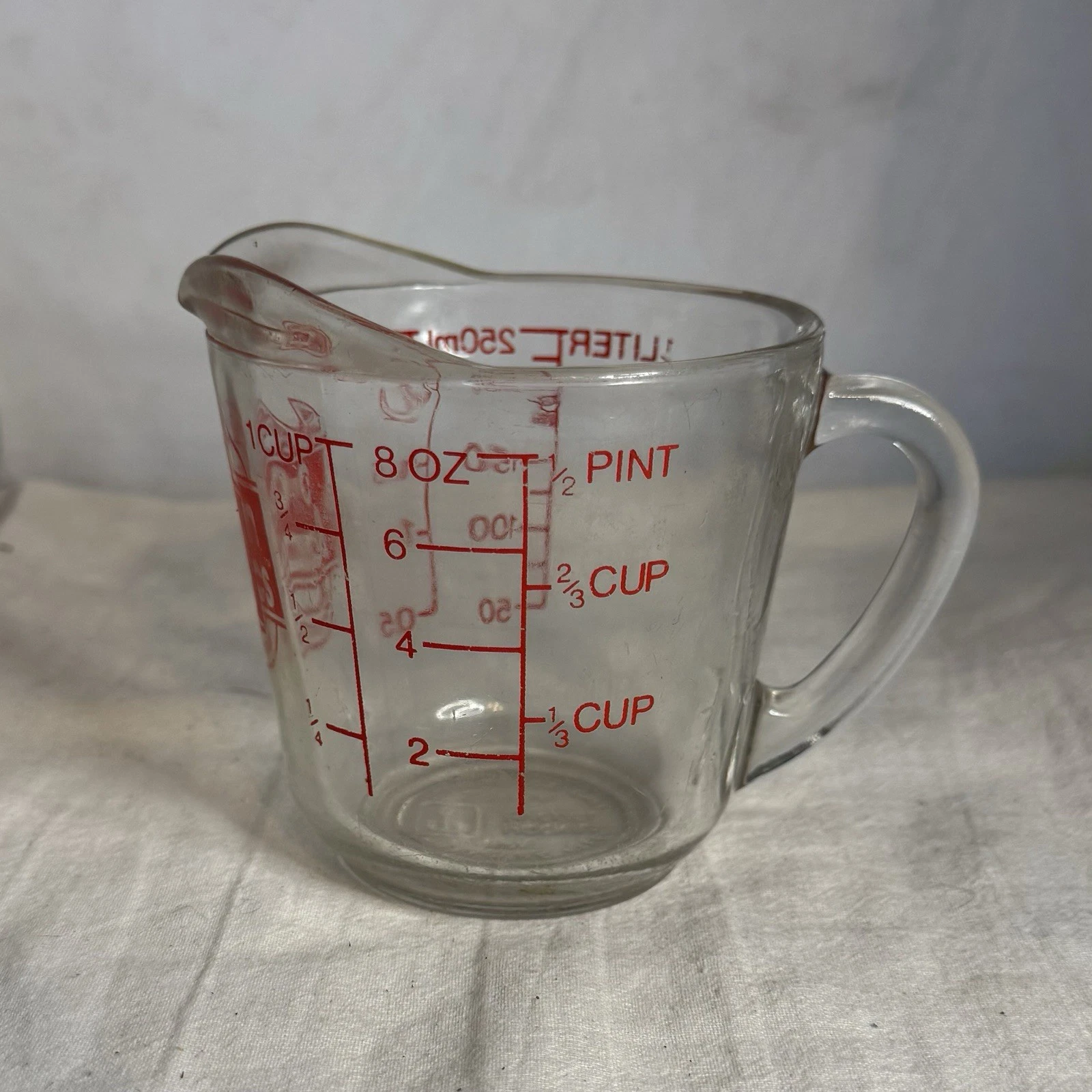 Anchor Hocking Oven Basics 1 Cup Glass Measuring Cup Red Letter 496 Handle
