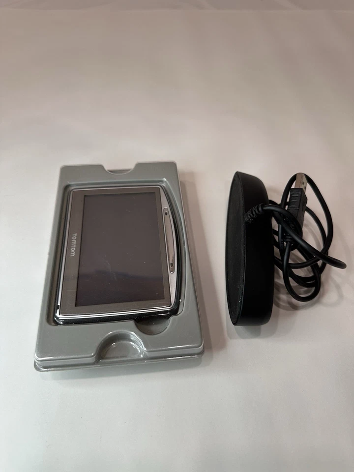 TomTom GO 720 GPS Navigation System Bundle – with Dock & USB Cable - Image 2 of 4