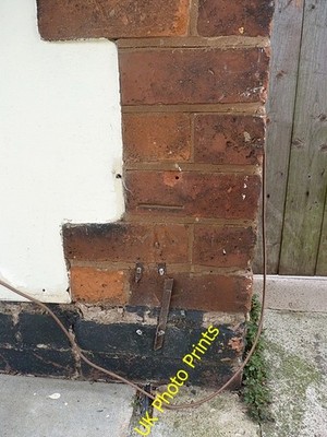Foto 6x4 OS Benchmark - Blakenall Heath, 9 Chantry Avenue Bloxwich An OS c2016