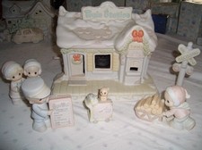 PRECIOUS MOMENTS SUGAR TOWN TRAIN STATION SET COLLECTABLE CHRISTMAS