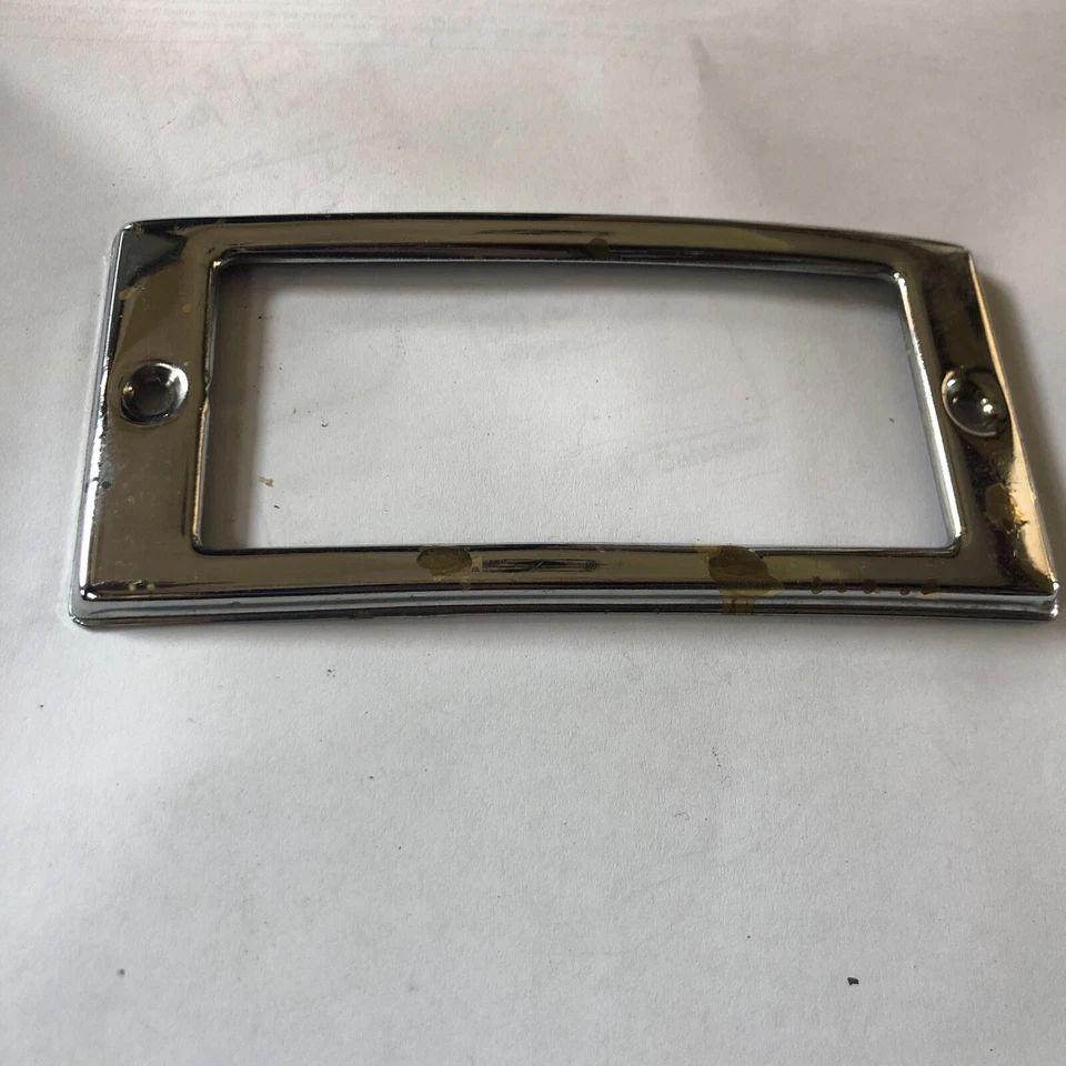 Bisel de luz de estacionamiento Ford Deluxe 1950  Foto 2 de 4