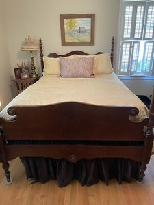 Antique Mahogany Bedroom Set - 3 Pieces 