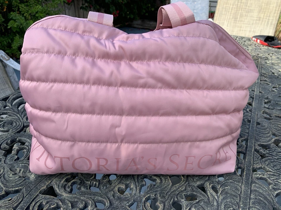 VICTORIA'S SECRET 2023 PINK MAUVE ZIPPER QUILTED PUFFER DUFFLE BAG SHOPPER - Image 3 of 4