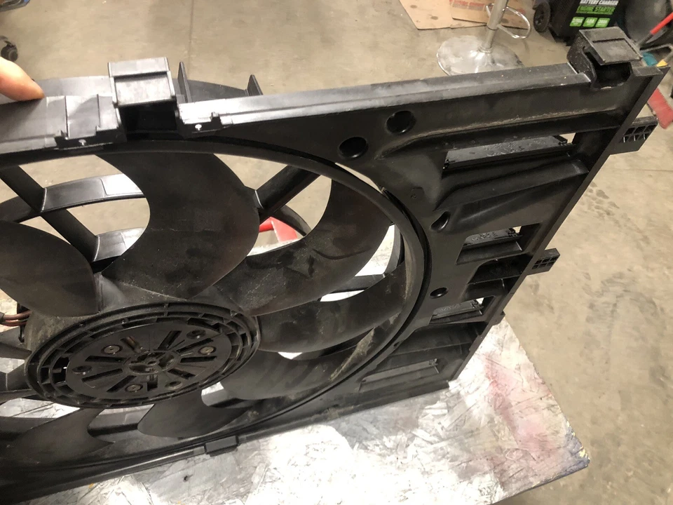 Conjunto de ventilador de refrigeración del radiador para GMC Terrain 2018-2019 2,0 L Chevy Equinox 1,5 L Foto 3 de 4