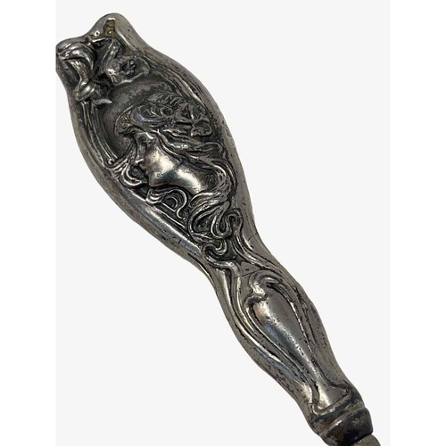 Cameo Tweezers c1900 Art Nouveau Embossed Vintage Beauty Vanity Accessory - Picture 3 of 9