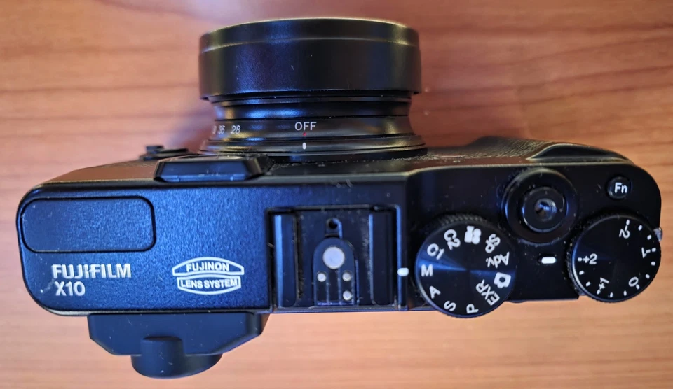Fujifilm X10 hochwertige Kompakt-Digitalkamera - schwarz - TOP Zustand - Bild 2 von 4