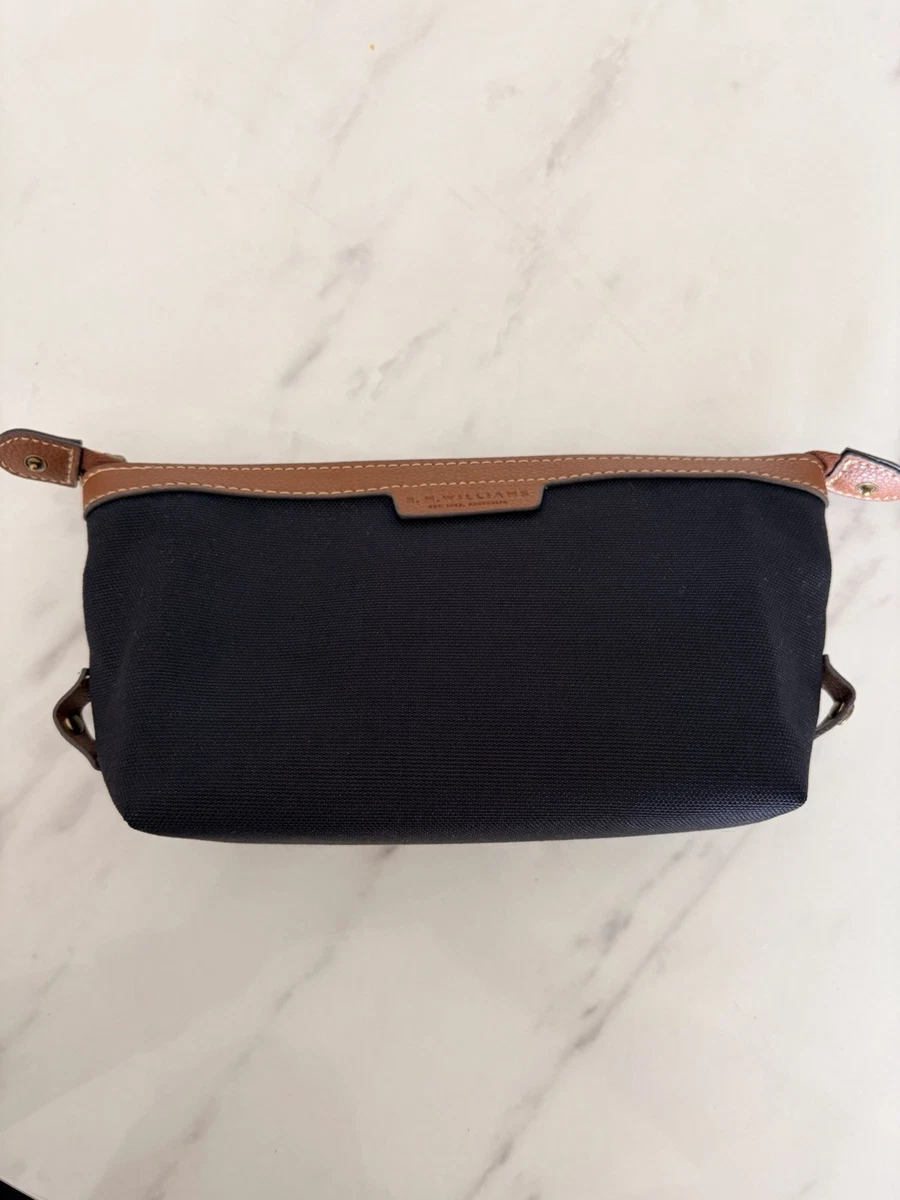 Qantas RM WILLIAMS business class amenity toiletries kit bag inflight eye mask