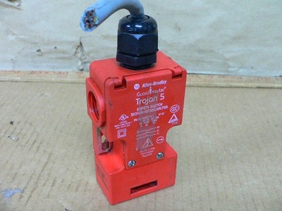 Allen Bradley 440K-T11089 Tongue Interlock Safety Switch