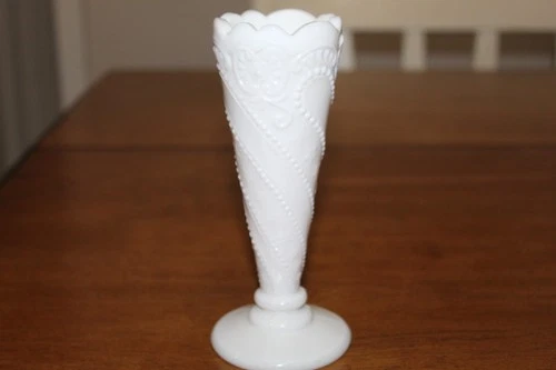 Vtg  LE Smith 1940's Milk Glass White Stars & Beads 6 1/2" Tall Flower Bud Vase