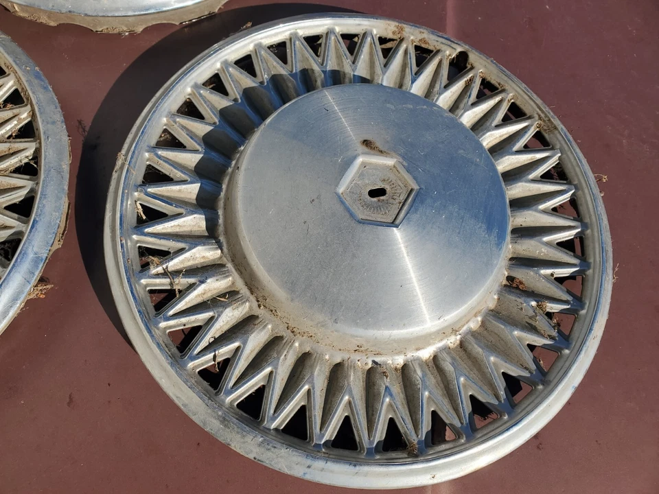 Juego de 3 tapacubos 1978 1979 1980 1981 1982 1983 Chevrolet Malibu El Camino 14 pulgadas Foto 3 de 4