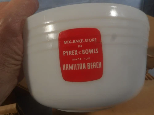 NOS VTG Pyrex Large White Milk Glass Banded Mixing Bowl #9 Hamilton Beach Mixer