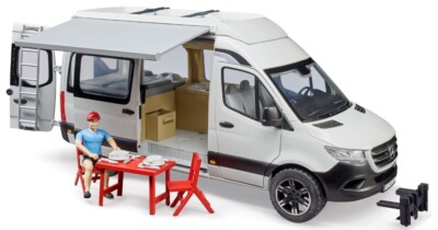 BRUDER - MERCEDES Sprinter Wohnmobil mit Figur und Zubehör - 1/16 - BRU2672