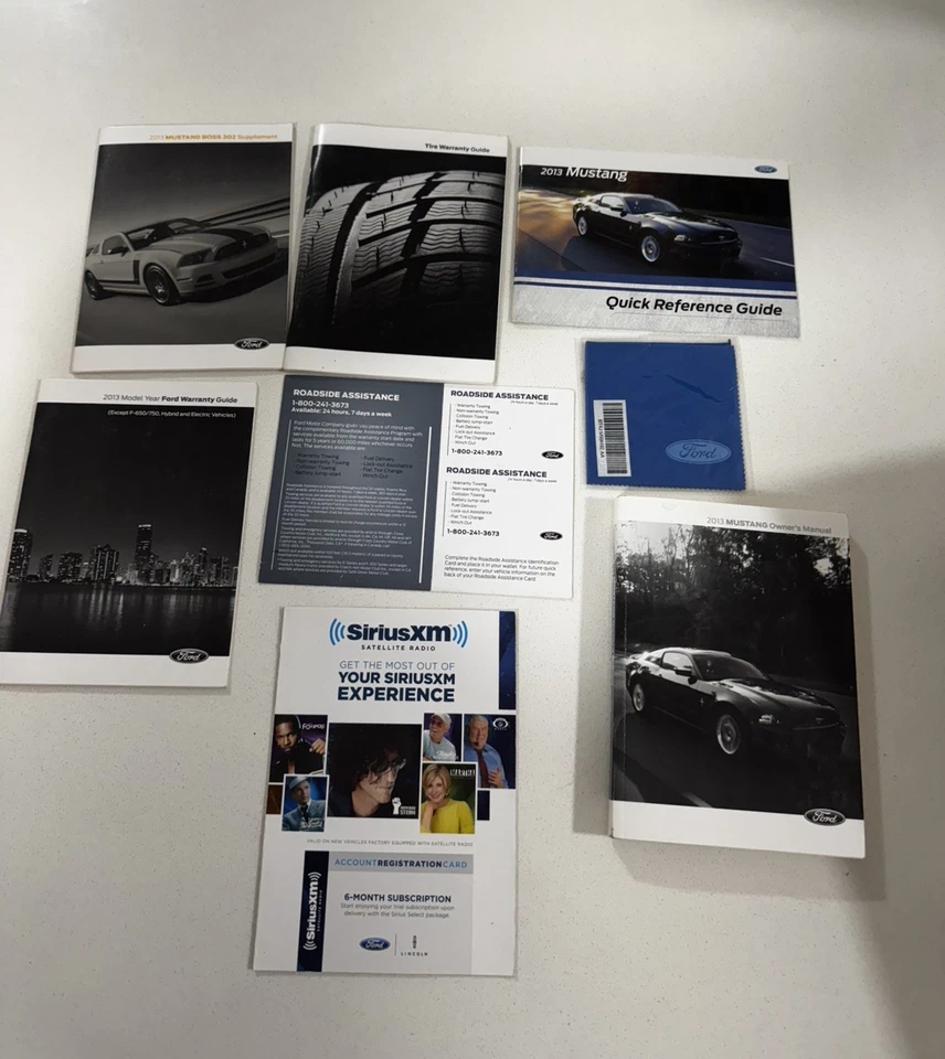 2013 Ford Mustang Boss 302 владельцев ручной набор с чехлом OEM синхронизации  - Изображение 2 из 4