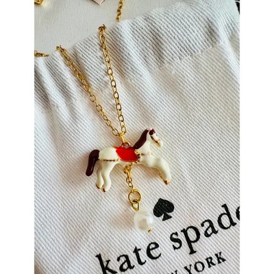   Kate Spade New York Halskette Pferd weiß roter Sattel und Perle - goldener Anhänger