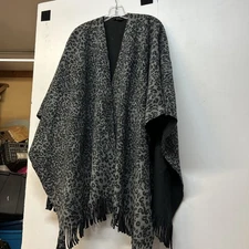 Eivissa Women’s Cape Shawl Wrap OS  Polyester Black Gray Animal Print Fringe