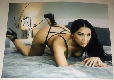 VICKI CHASE HOT ADULT MODEL SIGNED AUTOGRAPHED 8X10 PHOTO RARE! 4
