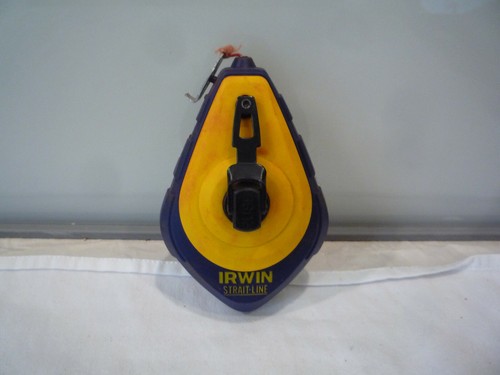 IRWIN STRAIT-LINE SPEEDLINE 100' WITH LEVEL - filled with orange chalk