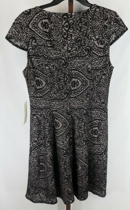 Capped Sleeve Slim Fit Dress in Black Print