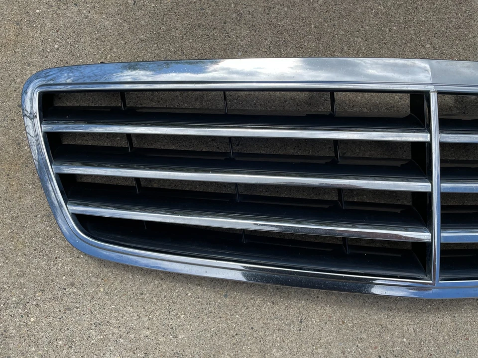 Mercedes-Benz Clase C W203 C230 C320 2002-2007 capó delantero parrilla OEM Foto 2 de 4