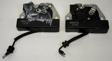 1989-1991 Chrysler Tc Maserati Convertible Top Rear Latches Oem Original Set 1989-1991 Chrysler Tc Maserati Convertible Top Rear Latches Oem Original Set