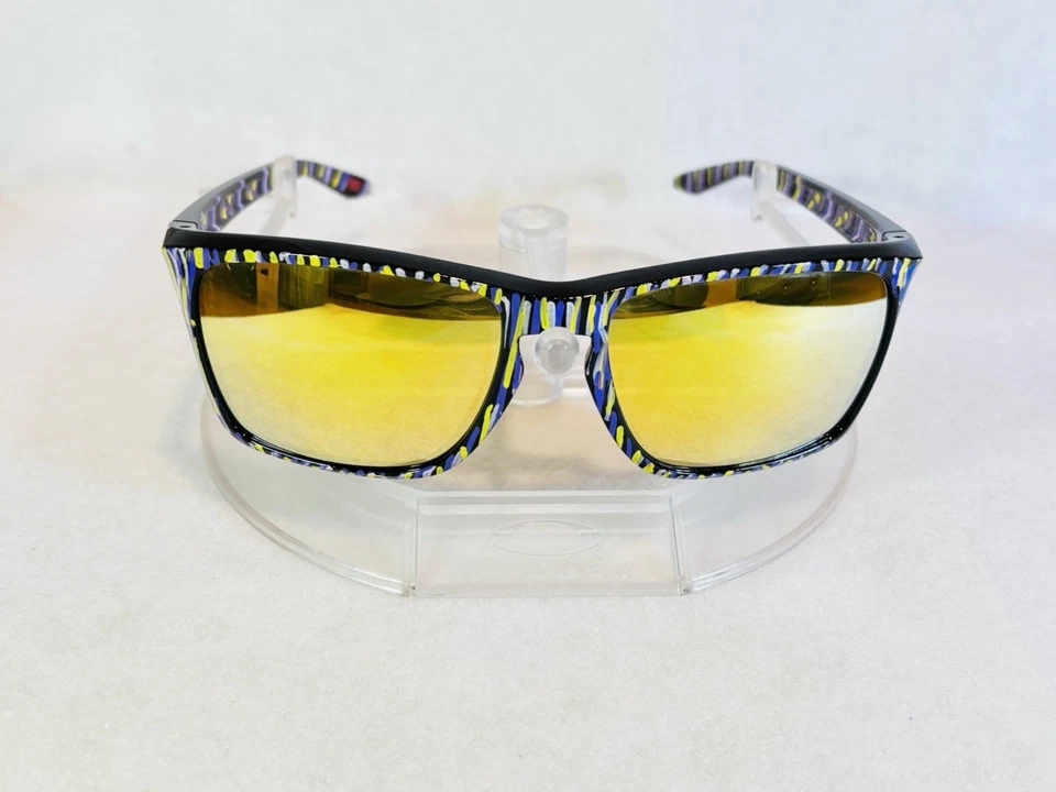 Gafas de sol Oakley Sylas personalizadas con acento púrpura con lentes espejadas doradas polarizadas Foto 3 de 4