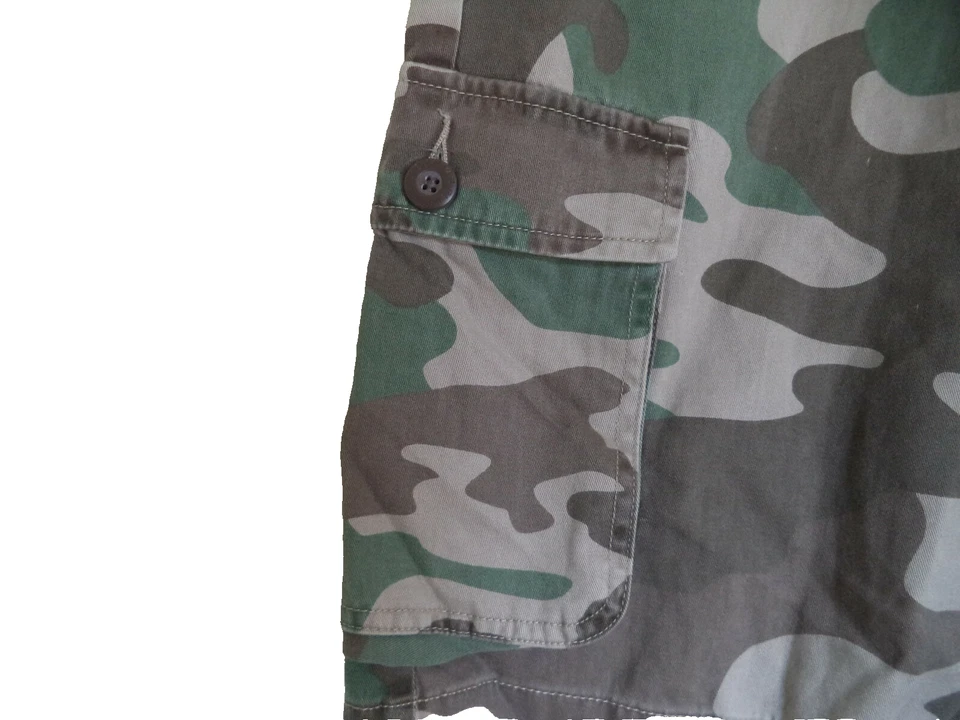 Boy's Green Camo Canyon River Blues Cargo Shorts. Size 12. 100% Cotton. - Image 3 of 4