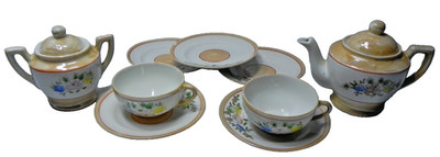 Vintage 1940's Childs Tea Set made in Japan couple minor chips & some glaze loss