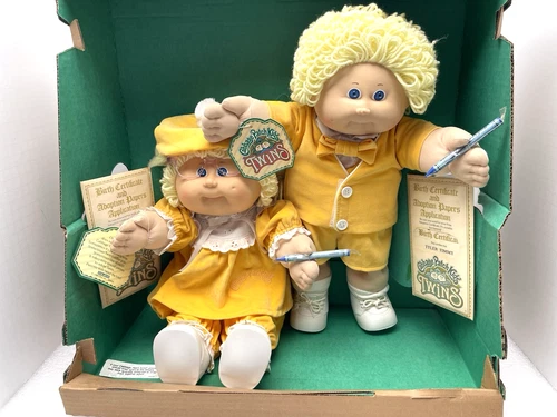 VINTAGE CABBAGE PATCH KIDS TWINS BLONDE DIMPLES BLUE EYES CRAYONS IN BOX