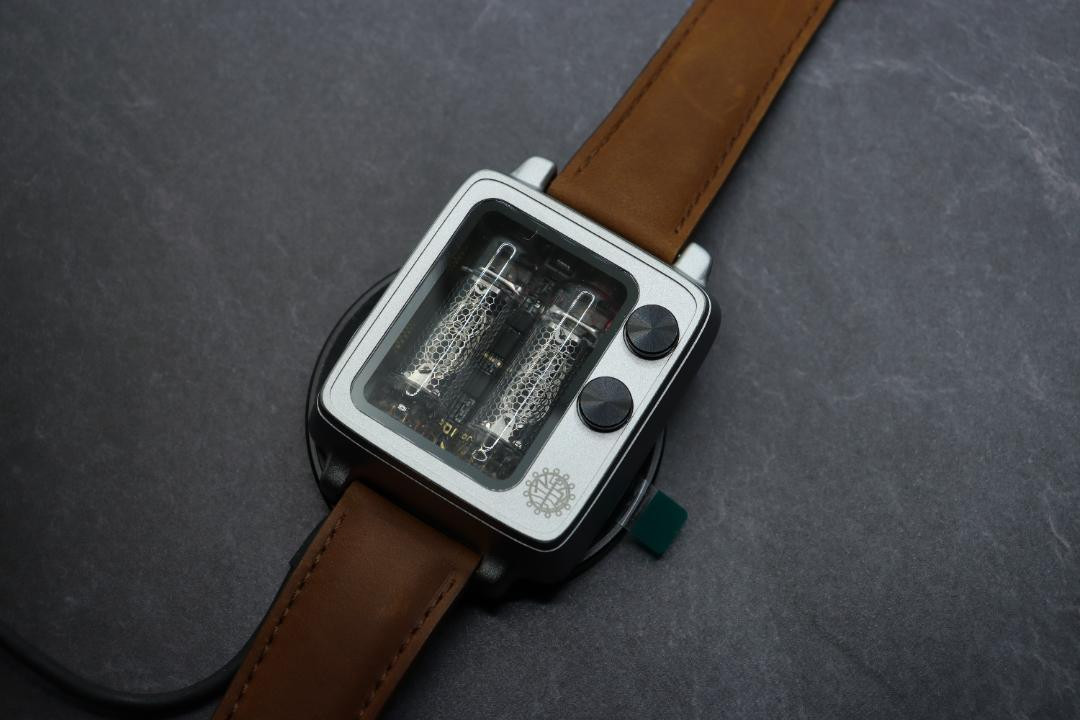 NEONWORKS ニキシー管 腕時計 IN16 アルミ 【公式通販】