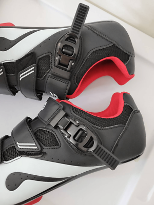 Chaussures cyclisme Peloton noir/rouge taille 46 neuves avec