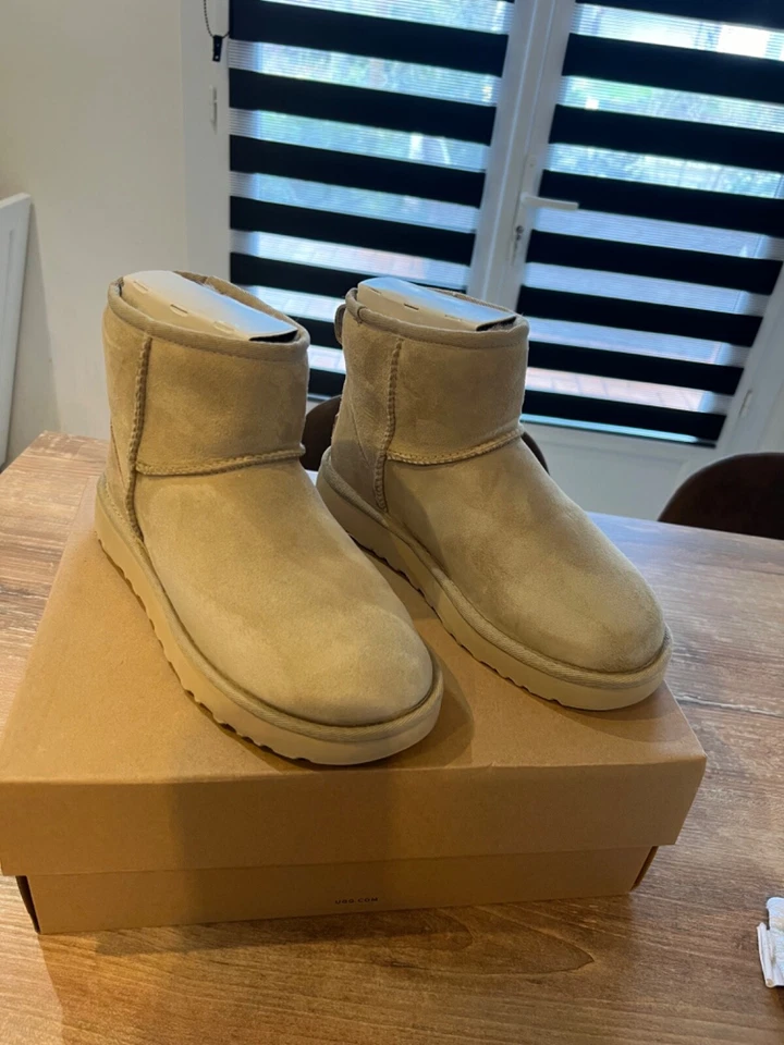 UGG Classic Mini, photo 1 sur 3