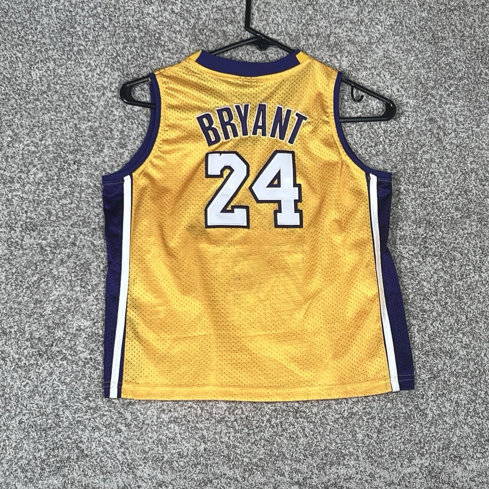 Camiseta Lakers Kobe Bryant Noche Latina Adidas Stitch Junior 10M +2 Comprimento Dourado - Imagem 2 de 4