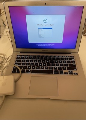 Apple MacBook Air 13'' Silver 2017 i5 1.8GHz 4GB RAM 128GB SSD with charger/case