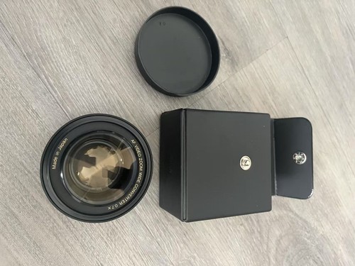 AF Video Zoom Wide Converter 0.7X come with cover and box
