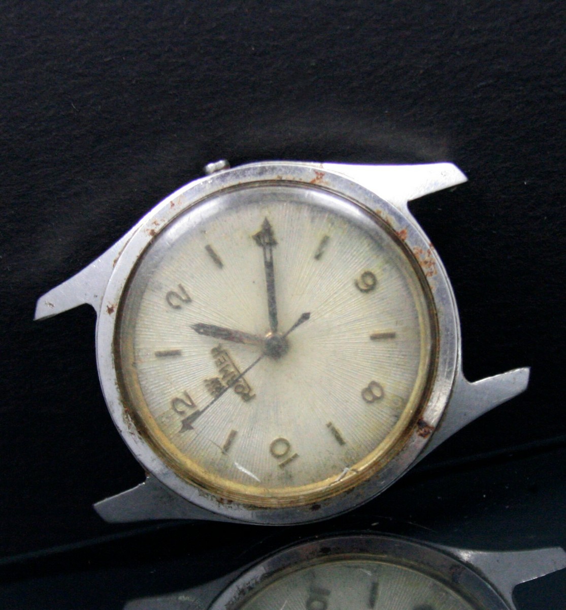 Pince porte-étiquette double articulée