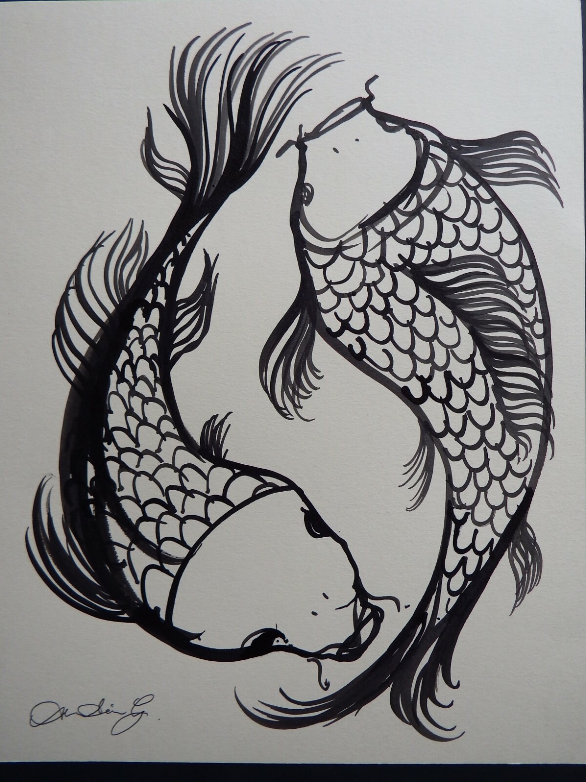 Original dibujo tinta mediana boceto de dos peces carpa koi nadadores Piscis